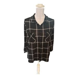 Black & White Plaid Button Down Size M